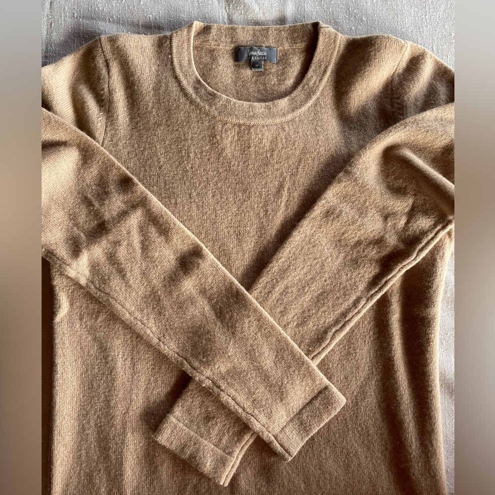 Neiman Marcus Women's Cashmere Crewneck Sweater in Tan